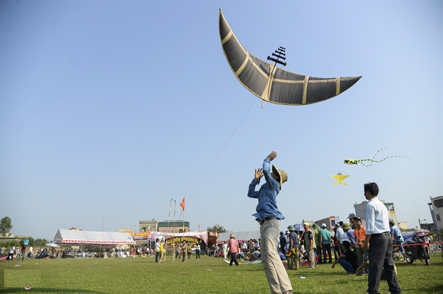 9- Chamber Kite Flute for Kites, Extremely Loud Sound - Vietnamese Folk Handicraft