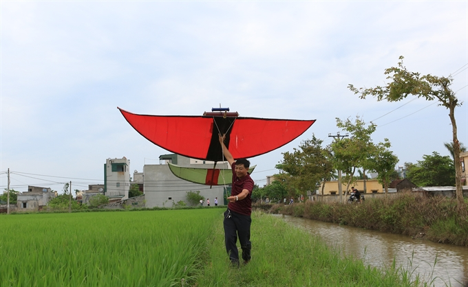 9- Chamber Kite Flute for Kites, Extremely Loud Sound - Vietnamese Folk Handicraft